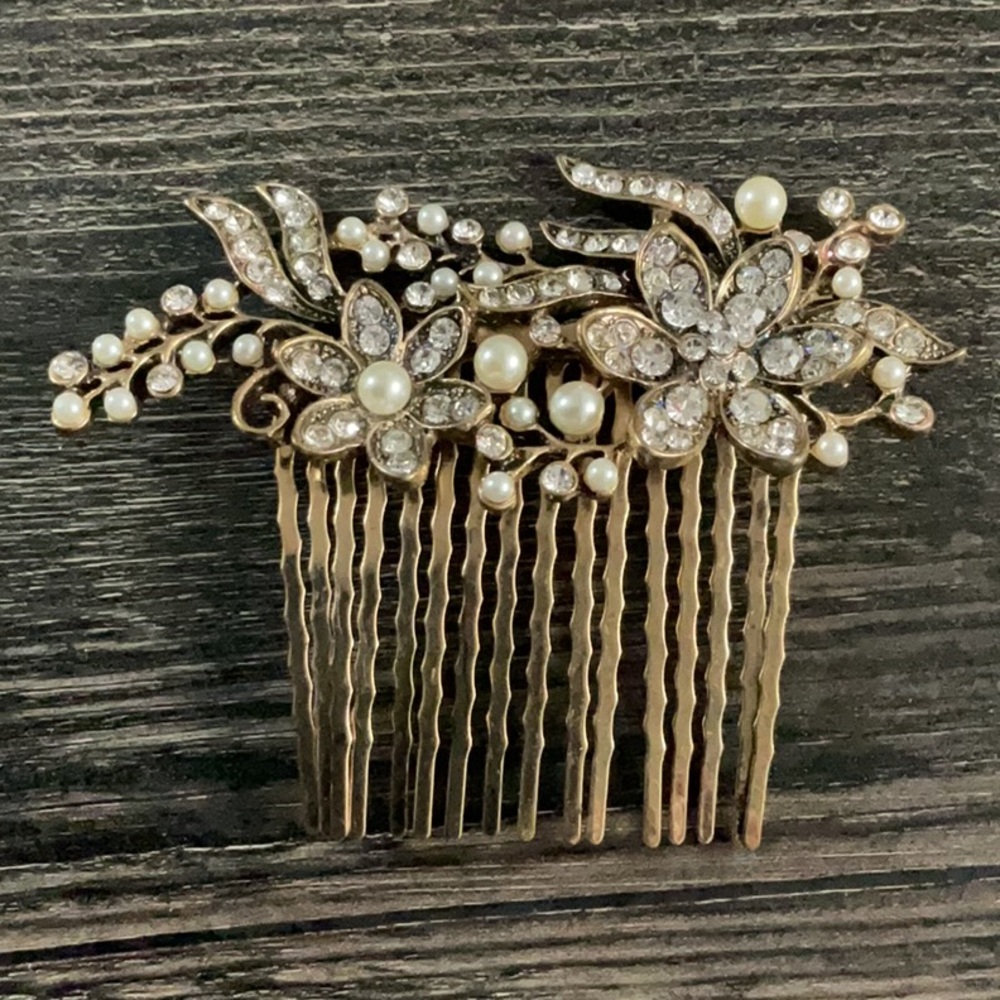 ✨ Claire’s Rhinestone & Pearl Hair Accessory ✨